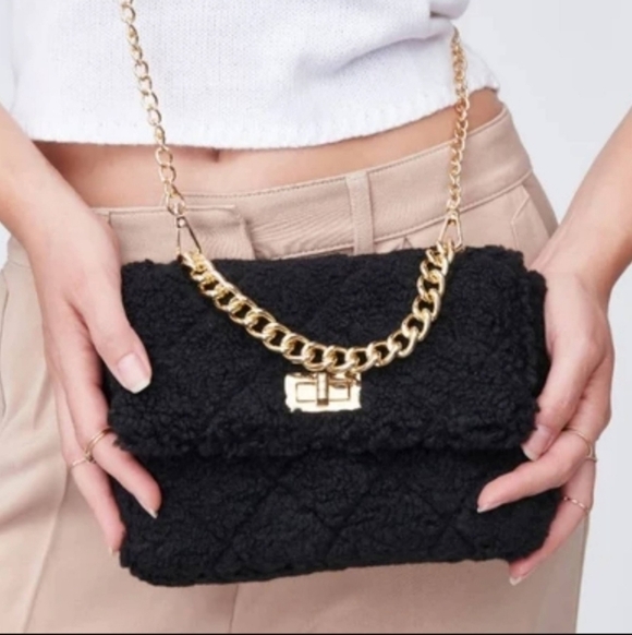 Urban Expressions Corriedale Crossbody in black - Picture 2 of 14